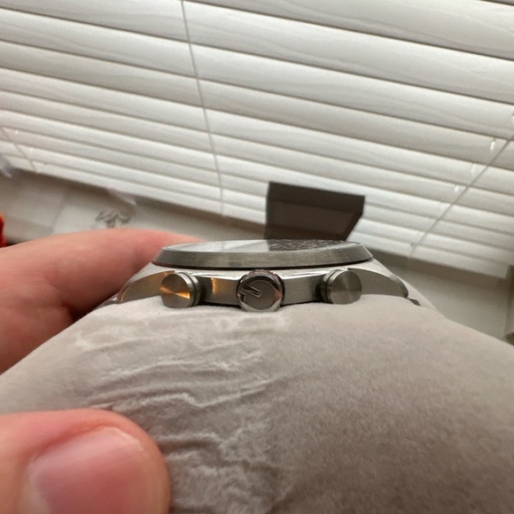 Gucci G timeless, only worn once. Practically brand new as well as the box. - Picture 5 of 6